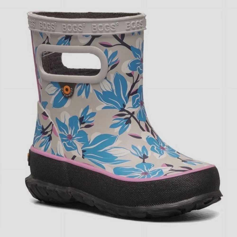 NWOT Bogs Kids Size 4 US / 20 Euro Skipper Magnolia Rain Boots Oyster Color